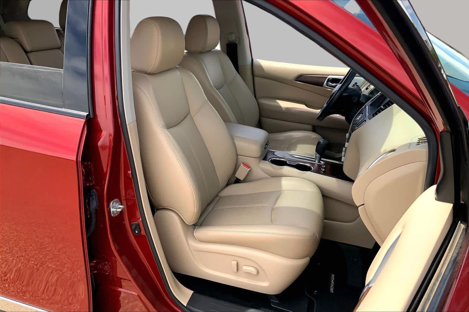 Used 2017 Nissan Pathfinder Platinum FWD image 9