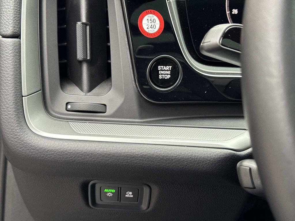 Used 2024 Porsche Cayenne image 30