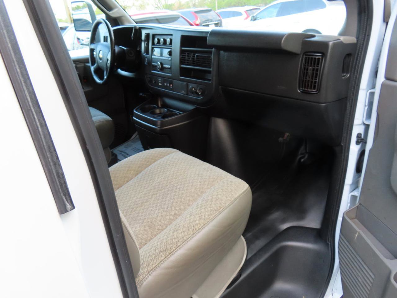 Used 2022 Chevrolet Express 3500 w/ Power Convenience Package RWD image 10