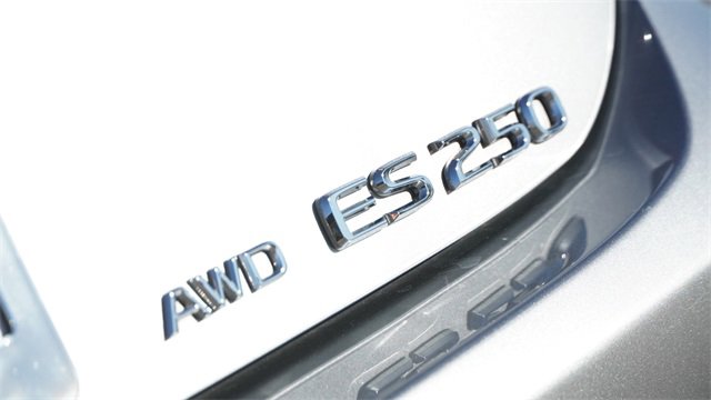 Used 2024 Lexus ES 250 w/ Premium Package image 13