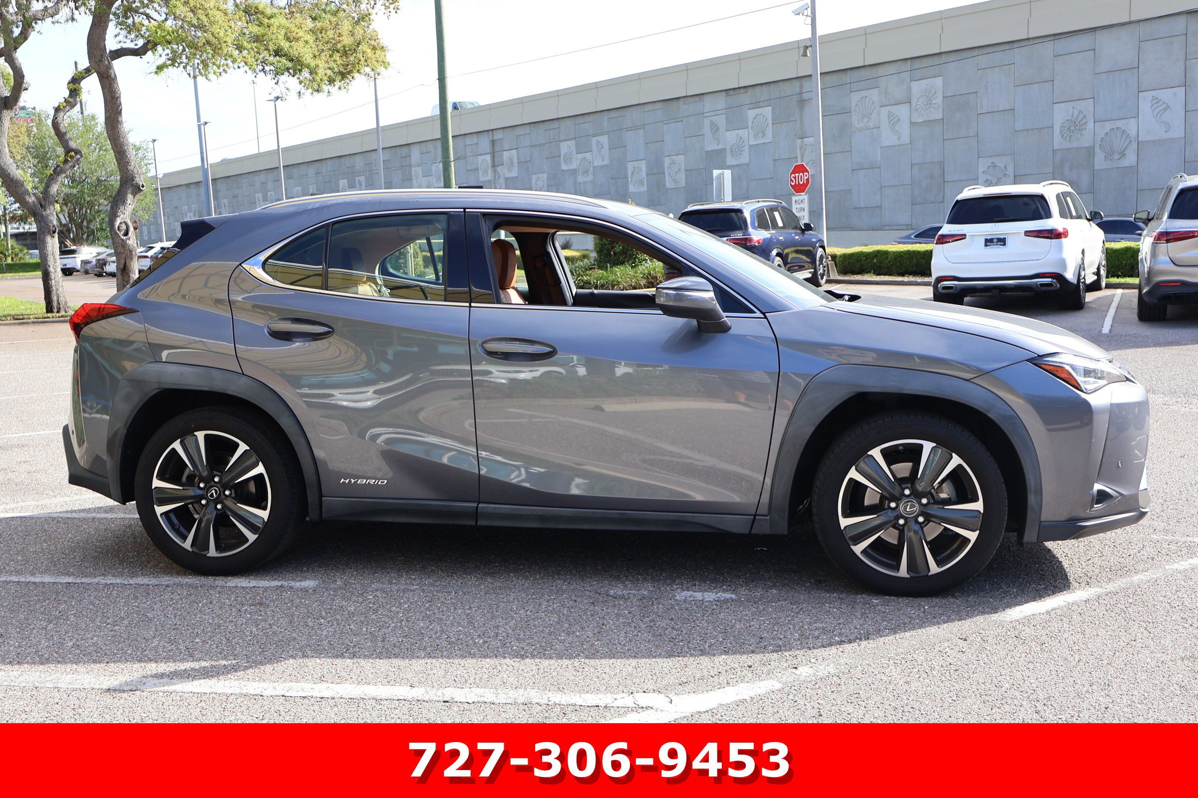 Used 2019 Lexus UX 250h w/ Premium Package image 11