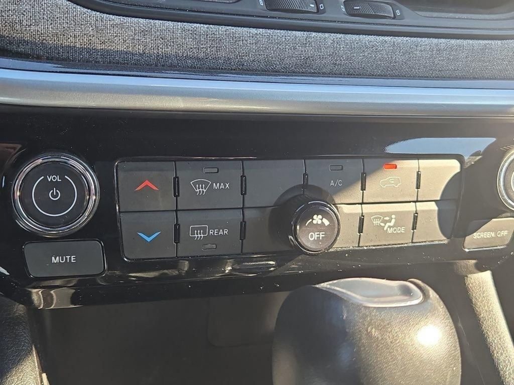 Used 2024 Jeep Compass Latitude image 24