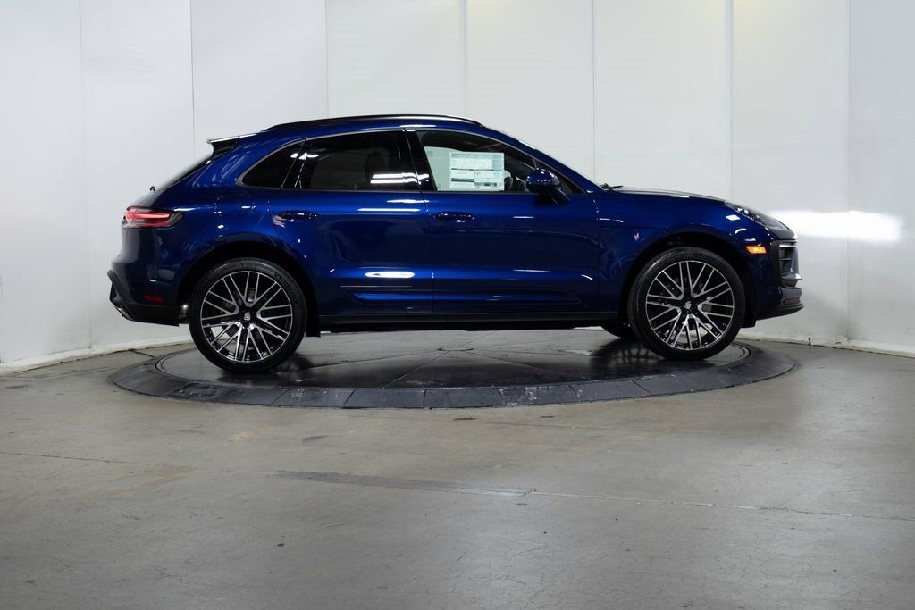 Certified 2025 Porsche Macan image 8