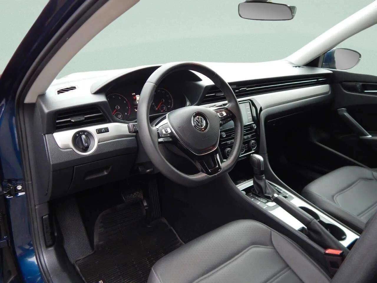 Used 2022 Volkswagen Passat 2.0T SE image 10