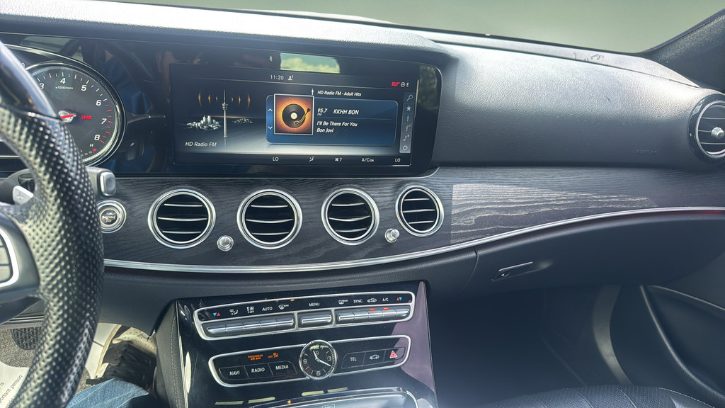 Used 2017 Mercedes-Benz E 300 4MATIC image 11