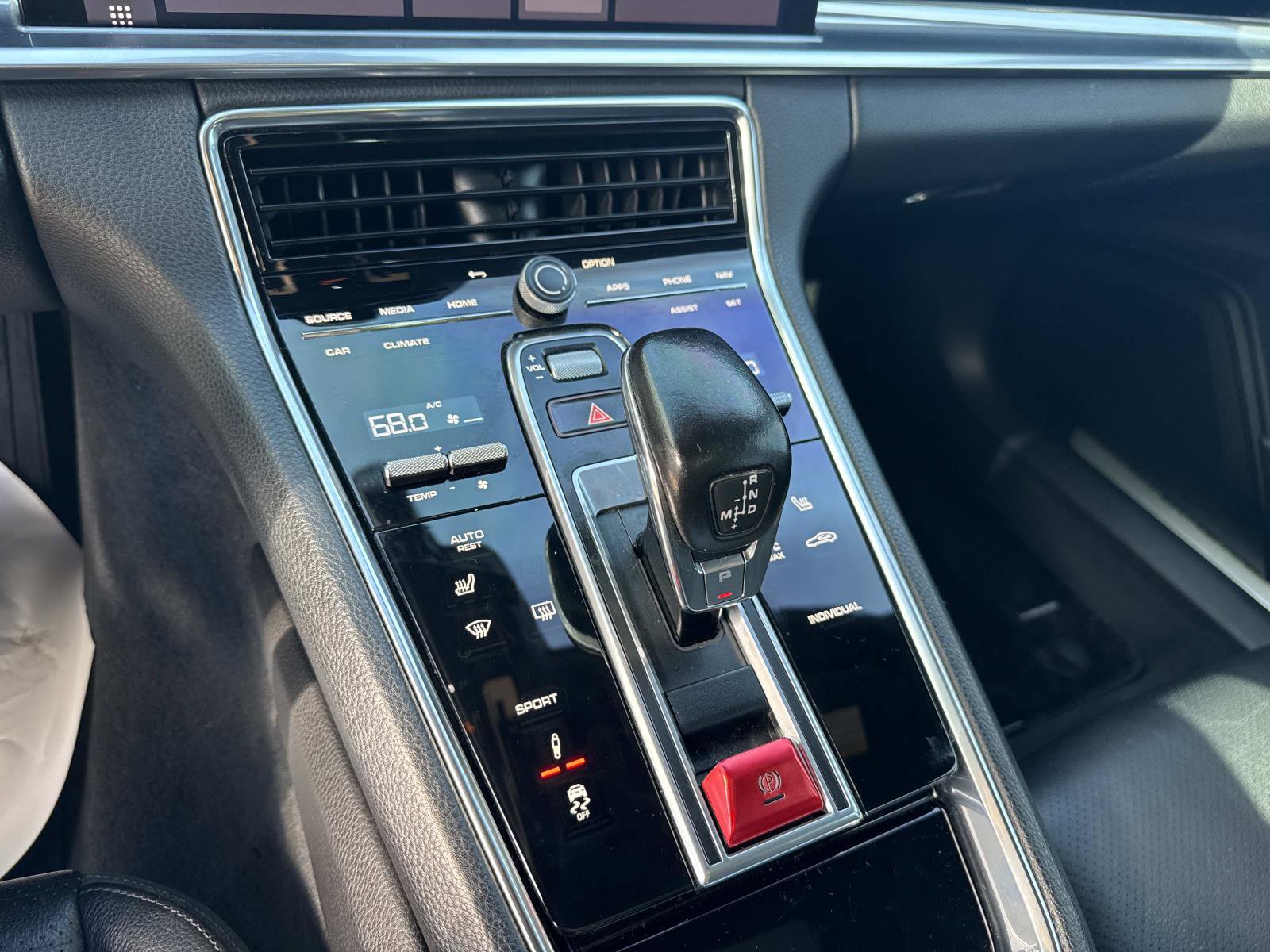 Used 2021 Porsche Panamera image 24