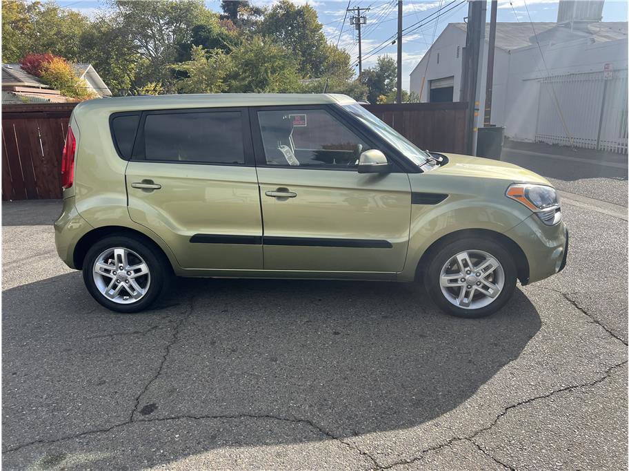 Used 2012 Kia Soul + w/ Audio Pkg image 8