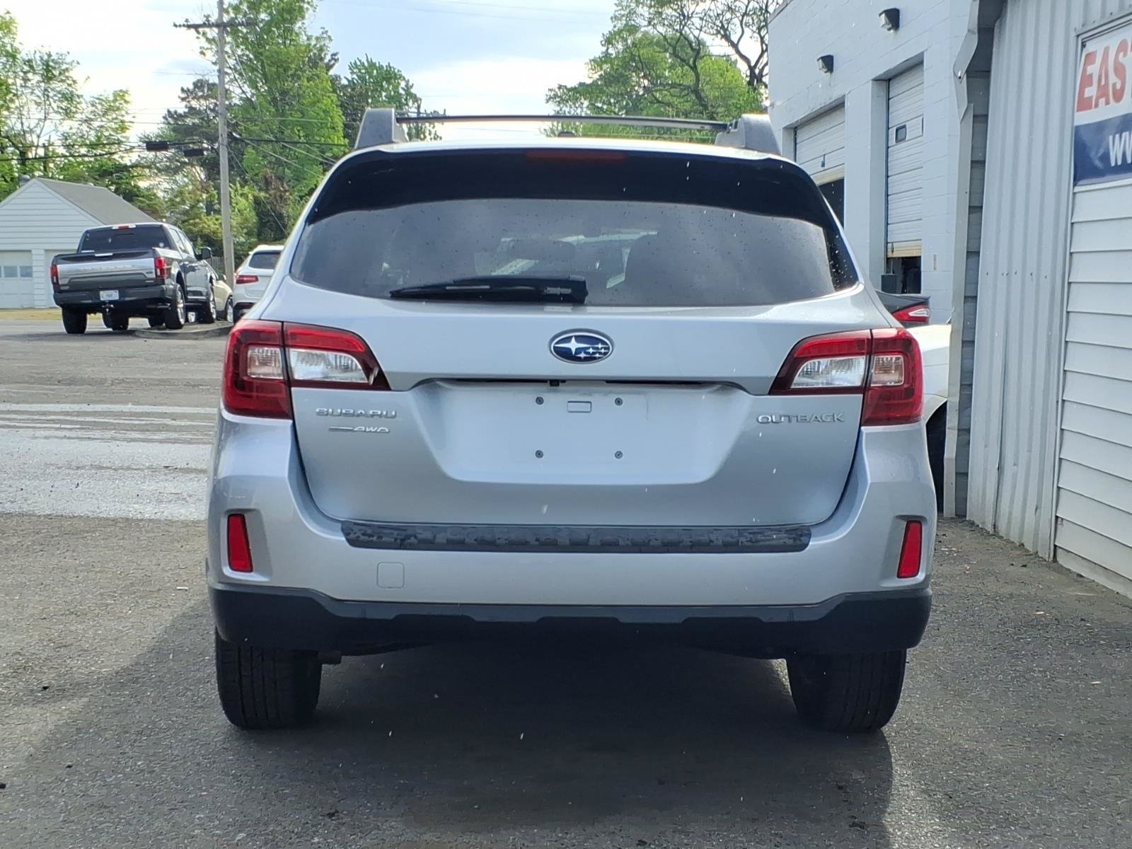 Used 2015 Subaru Outback 2.5i Premium AWD/4WD image 4