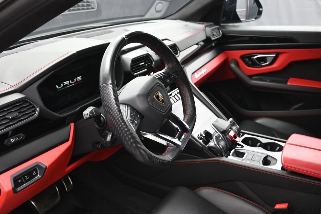 Used 2022 Lamborghini Urus AWD/4WD image 6