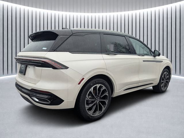 New 2026 Lincoln Nautilus Reserve image 3