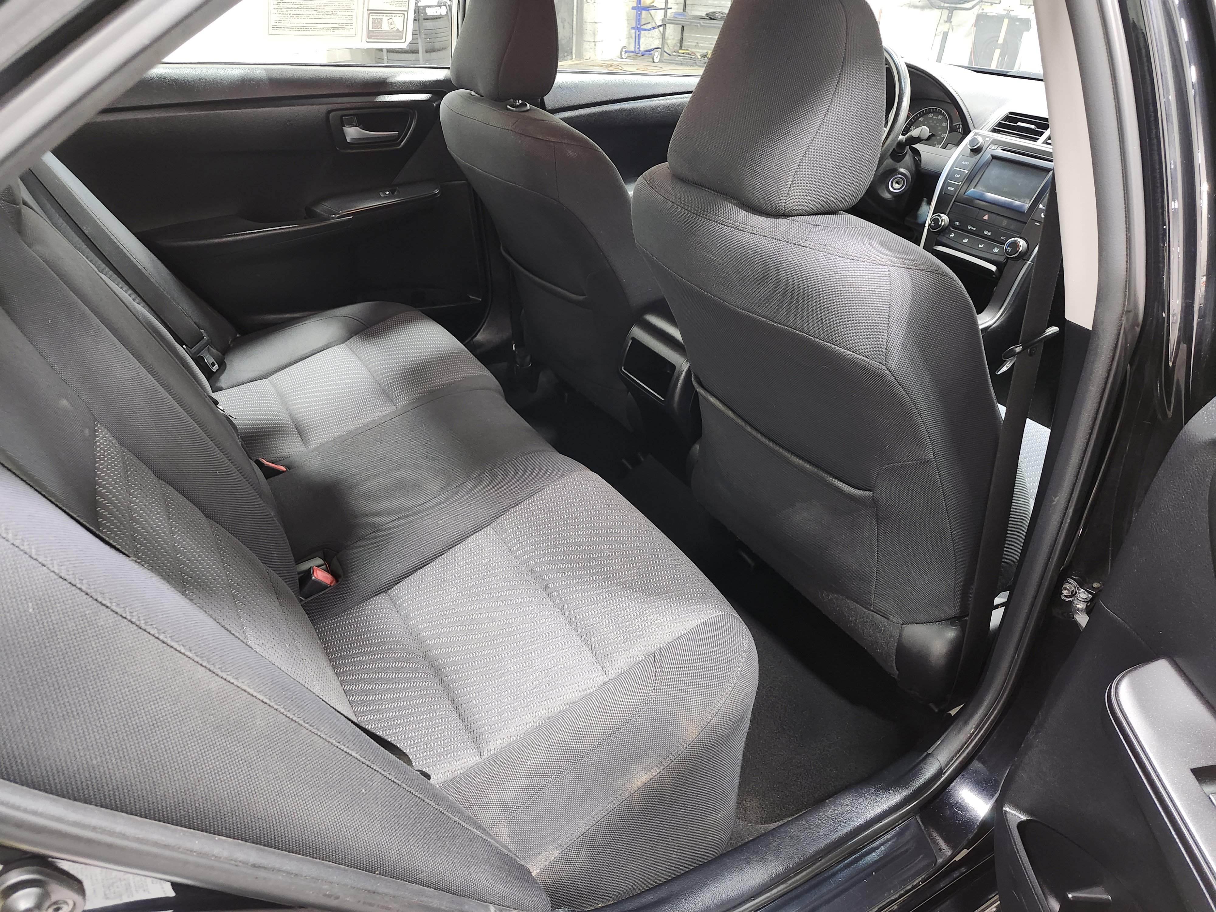 Used 2015 Toyota Camry LE image 18