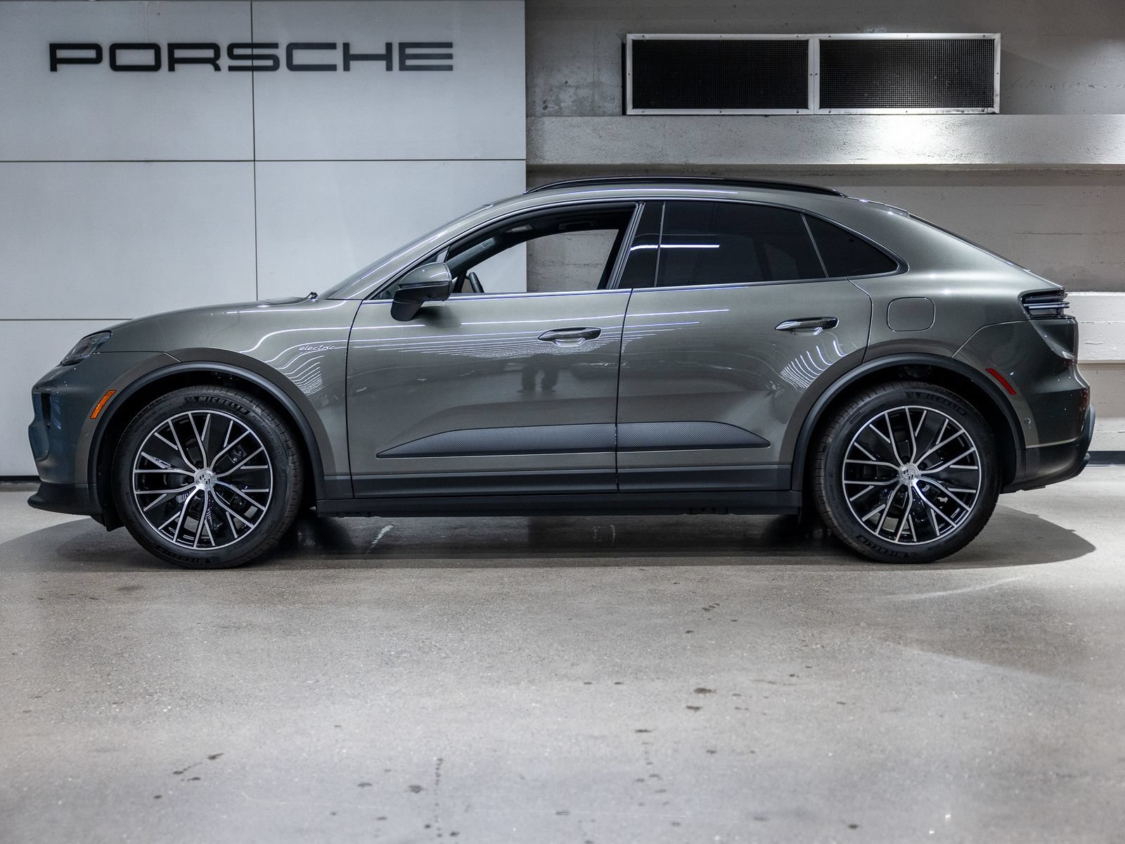 New 2025 Porsche Macan Electric RWD image 2