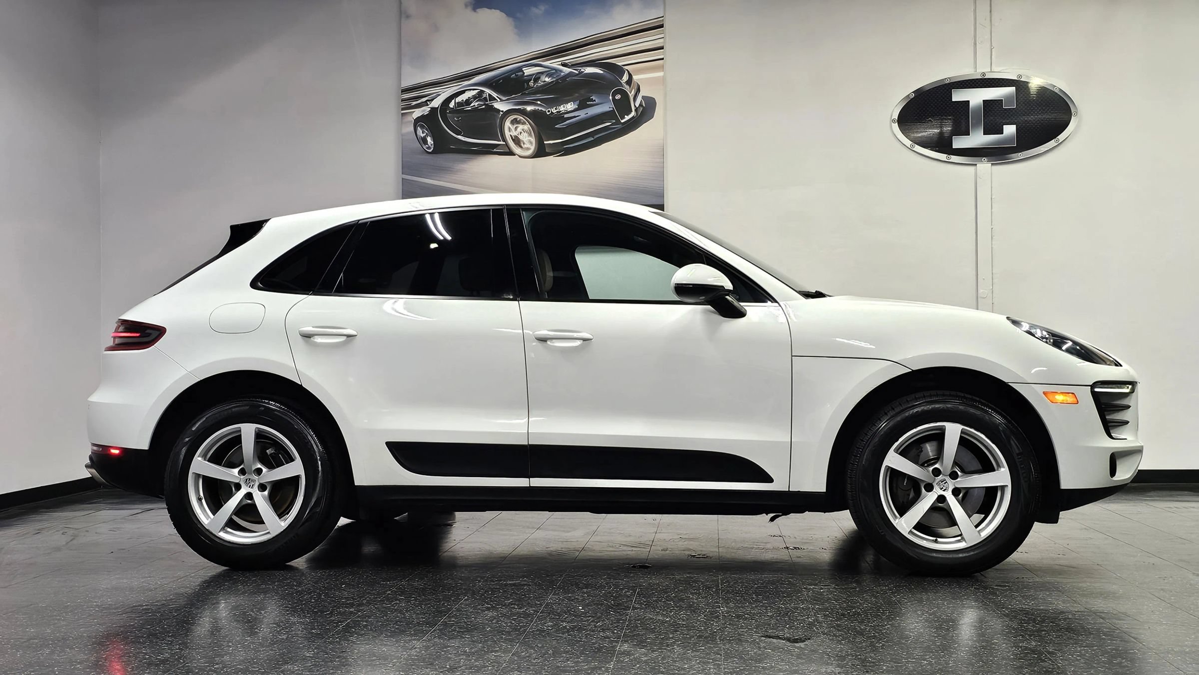 Used 2018 Porsche Macan Sport Edition AWD/4WD image 29