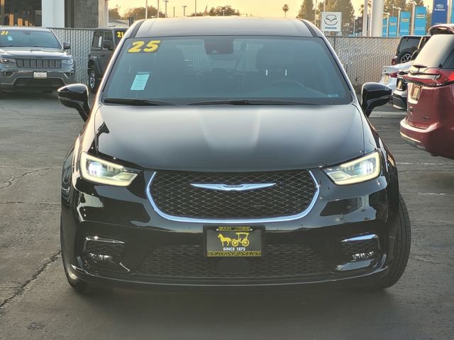 Certified 2025 Chrysler Pacifica Select image 2
