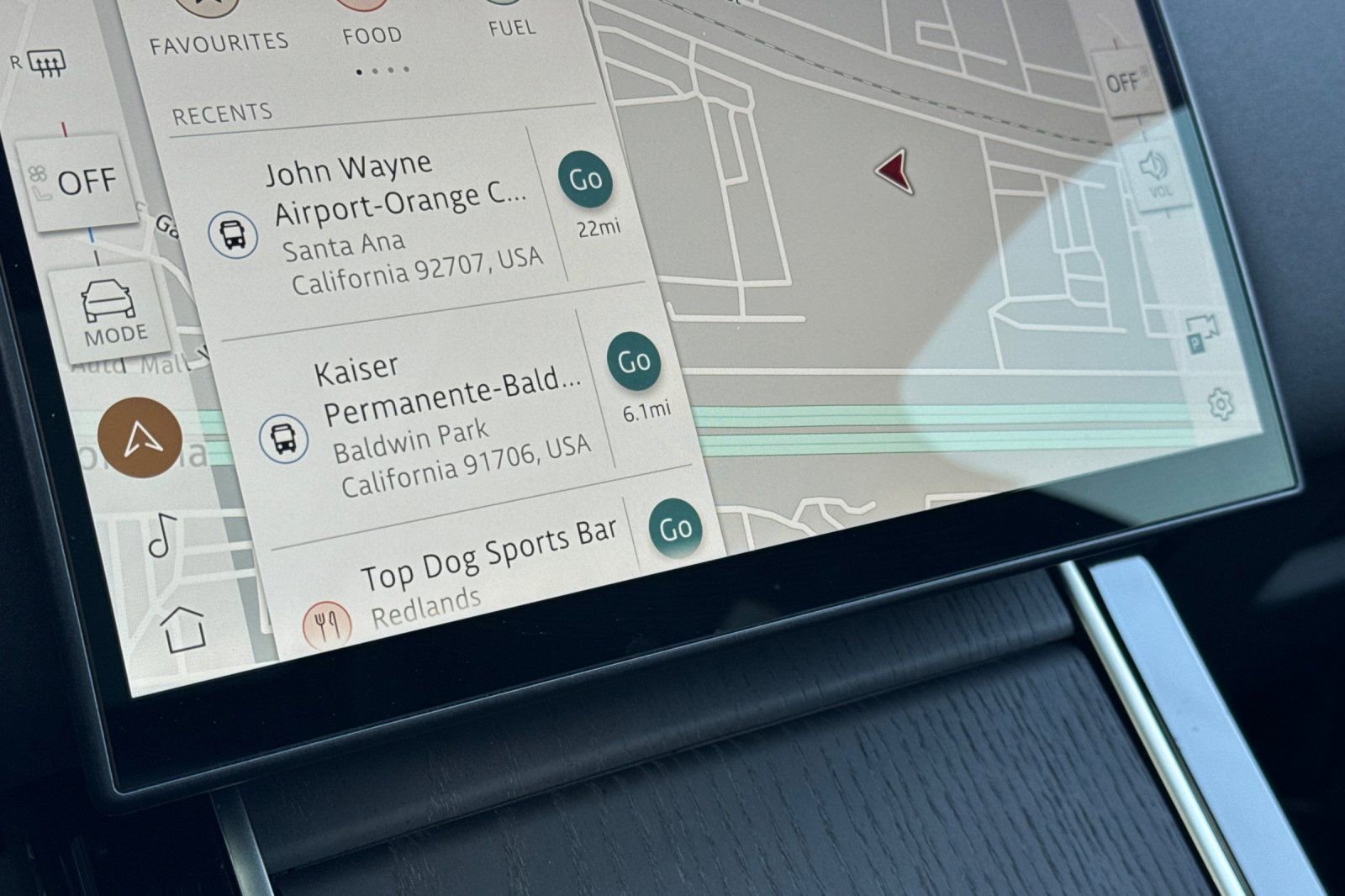 Used 2025 Land Rover Range Rover Velar Dynamic SE image 24