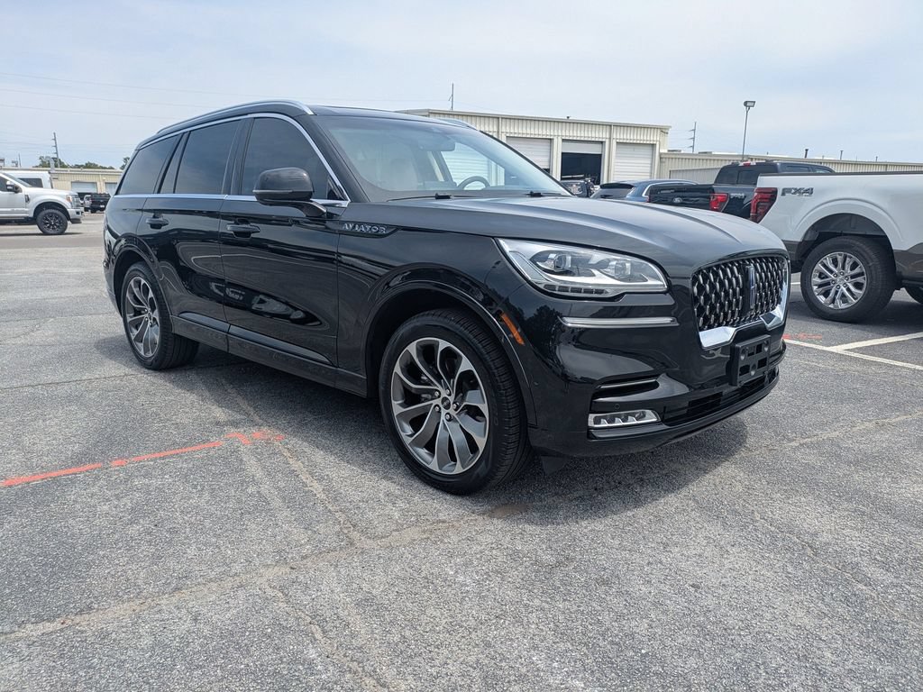 Used 2022 Lincoln Aviator Grand Touring w/ Equipment Group 301A AWD/4WD image 2