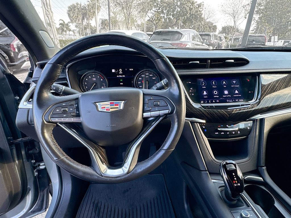 Used 2023 Cadillac XT6 Premium Luxury w/ Technology Package FWD image 12