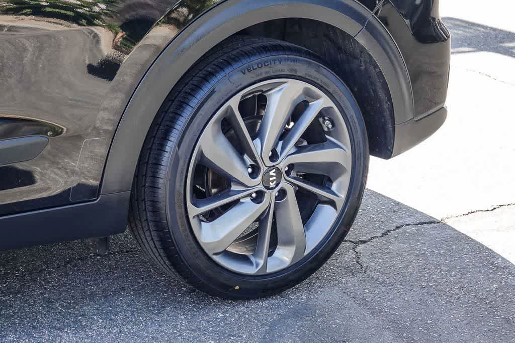 Certified 2017 Kia Niro FWD image 10