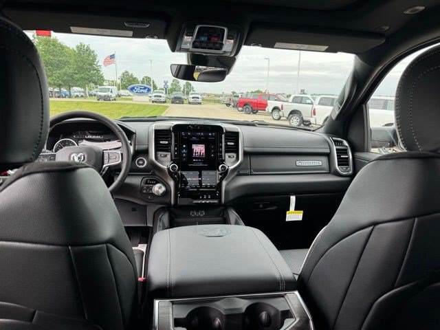New 2026 RAM 1500 Laramie w/ Sport Appearance Package AWD/4WD image 32