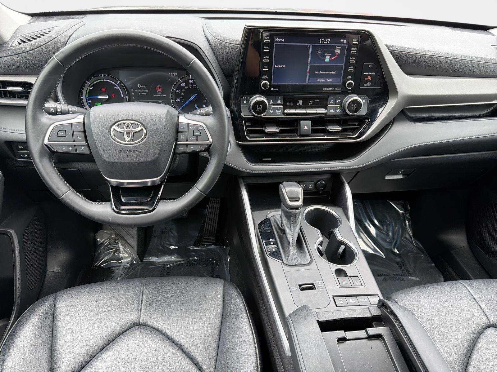 Used 2021 Toyota Highlander XLE AWD/4WD image 7