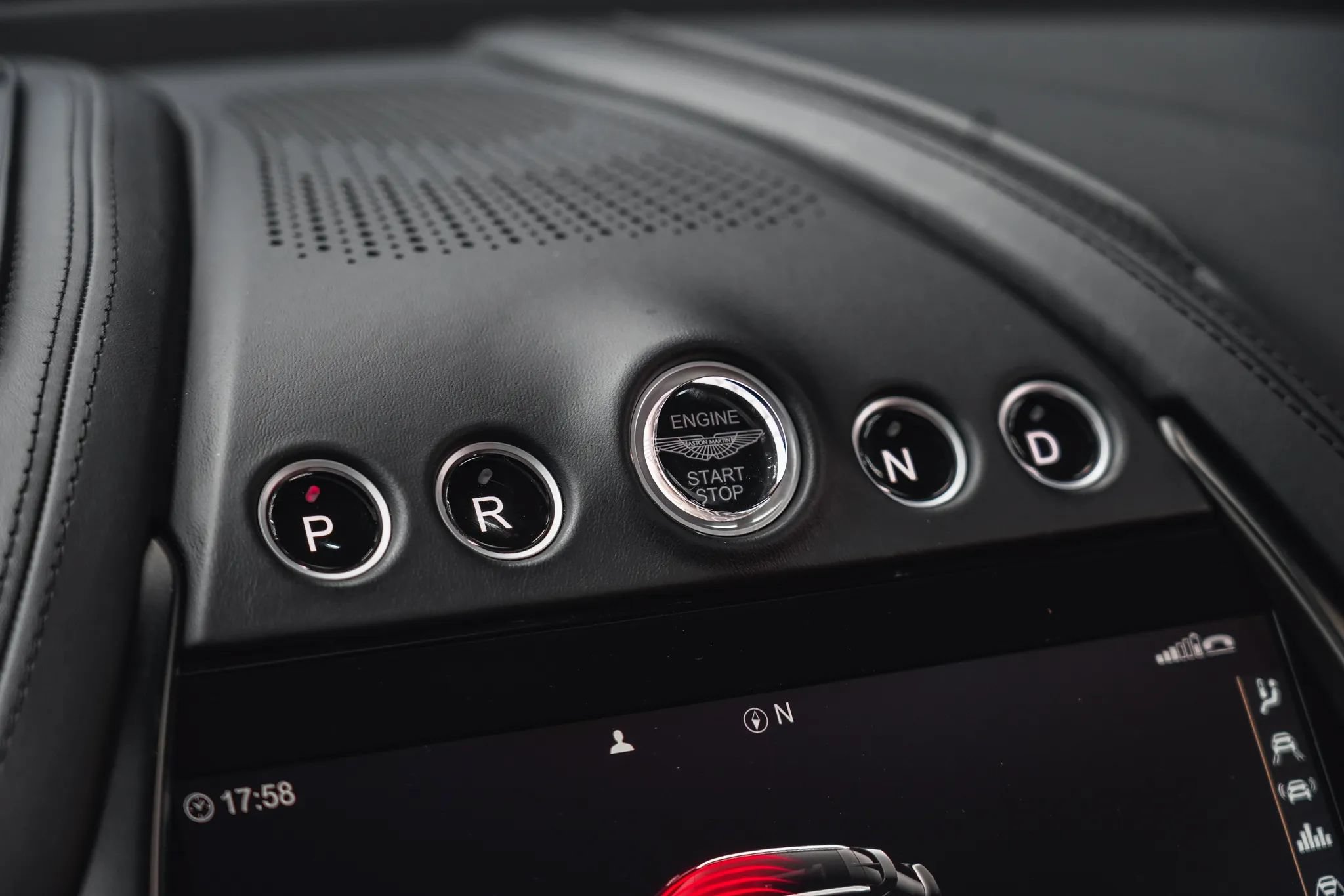 Used 2021 Aston Martin DBX AWD/4WD image 58