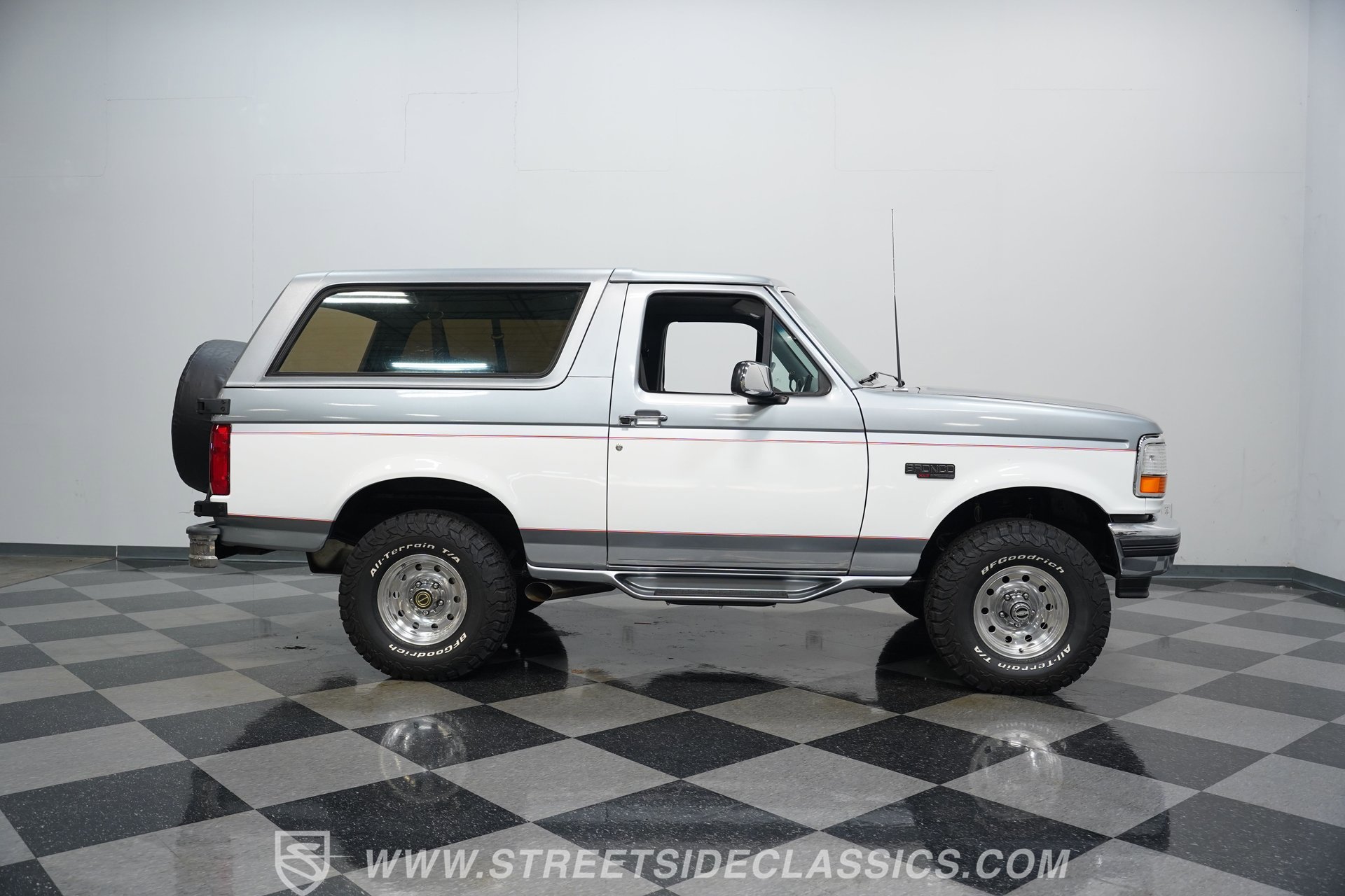 Used 1995 Ford Bronco XLT image 14