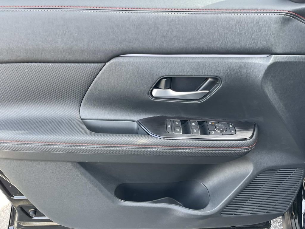New 2026 Nissan Kicks SR w/ Cold Weather Package FWD image 20