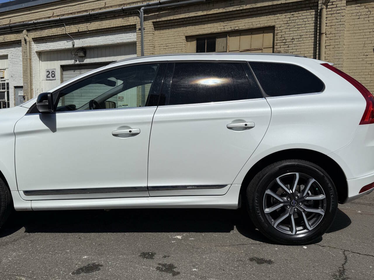 Used 2017 Volvo XC60 T6 Dynamic w/ Preferred Option Package AWD/4WD image 20