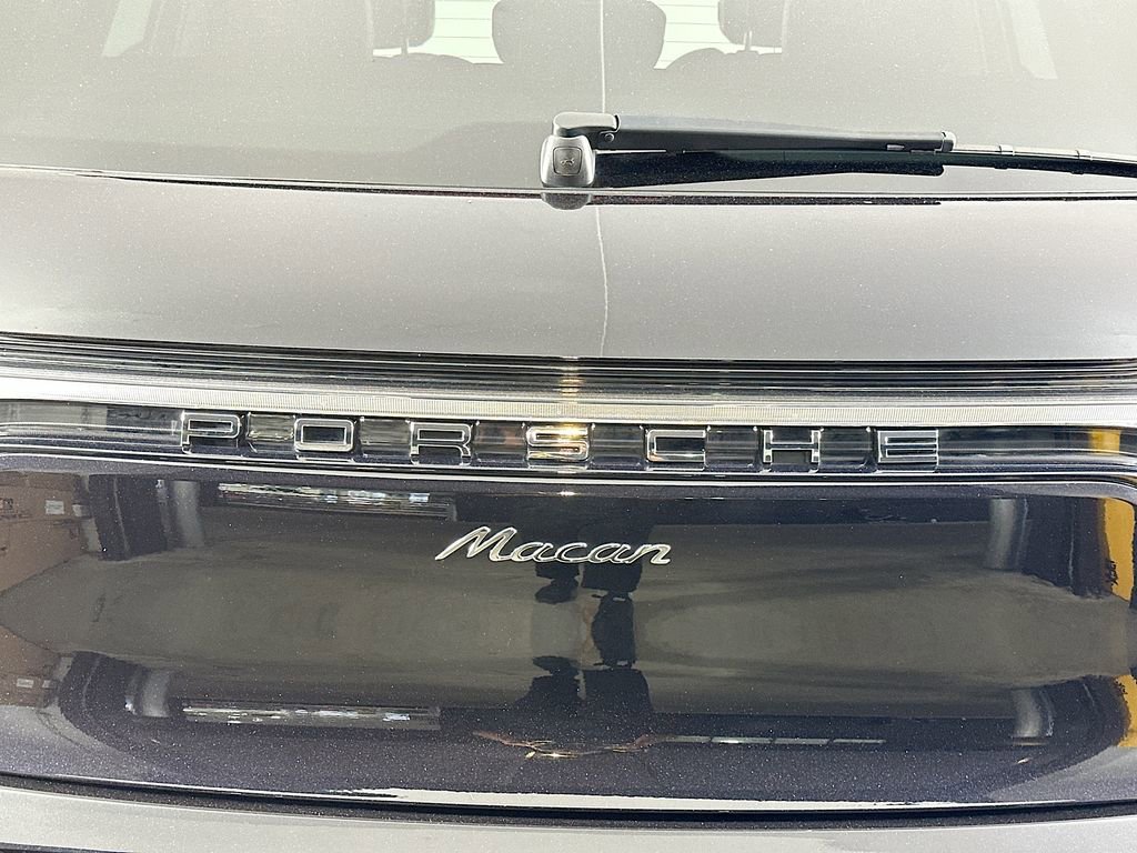 Used 2024 Porsche Macan AWD/4WD image 35