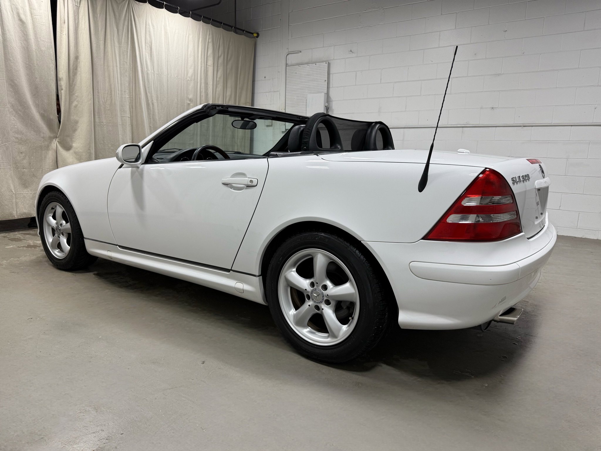 Used 2001 Mercedes-Benz SLK 320 image 4