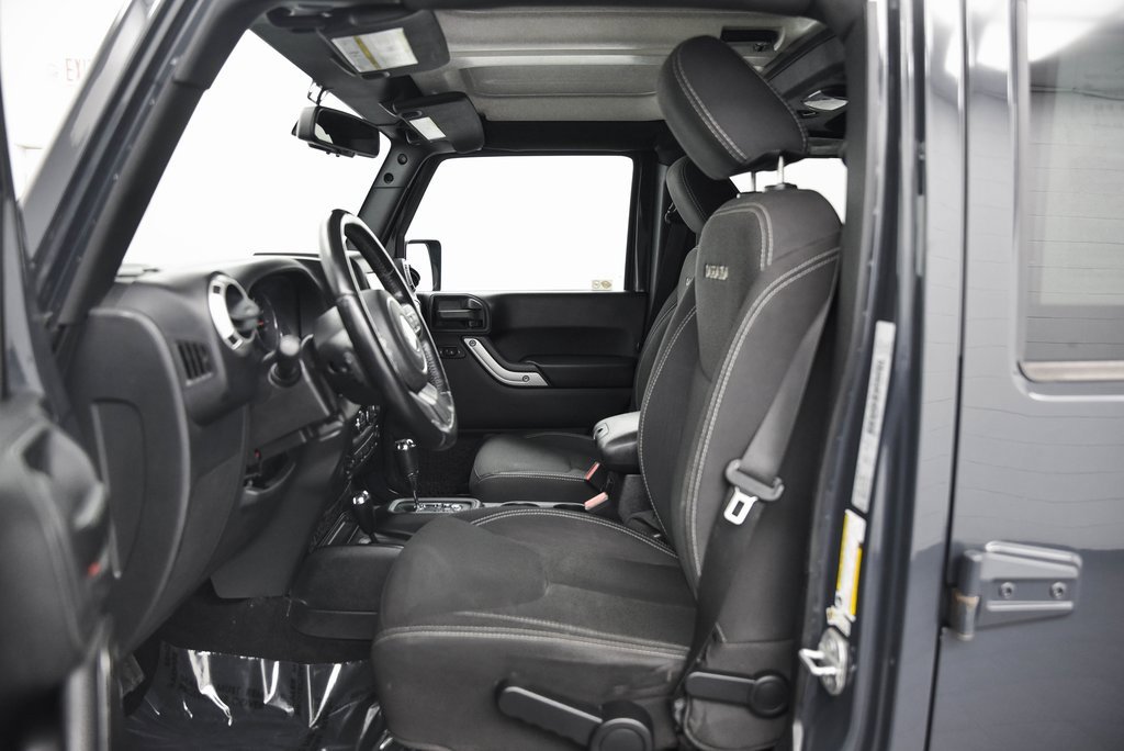 Used 2016 Jeep Wrangler Unlimited Sahara w/ Connectivity Group image 10