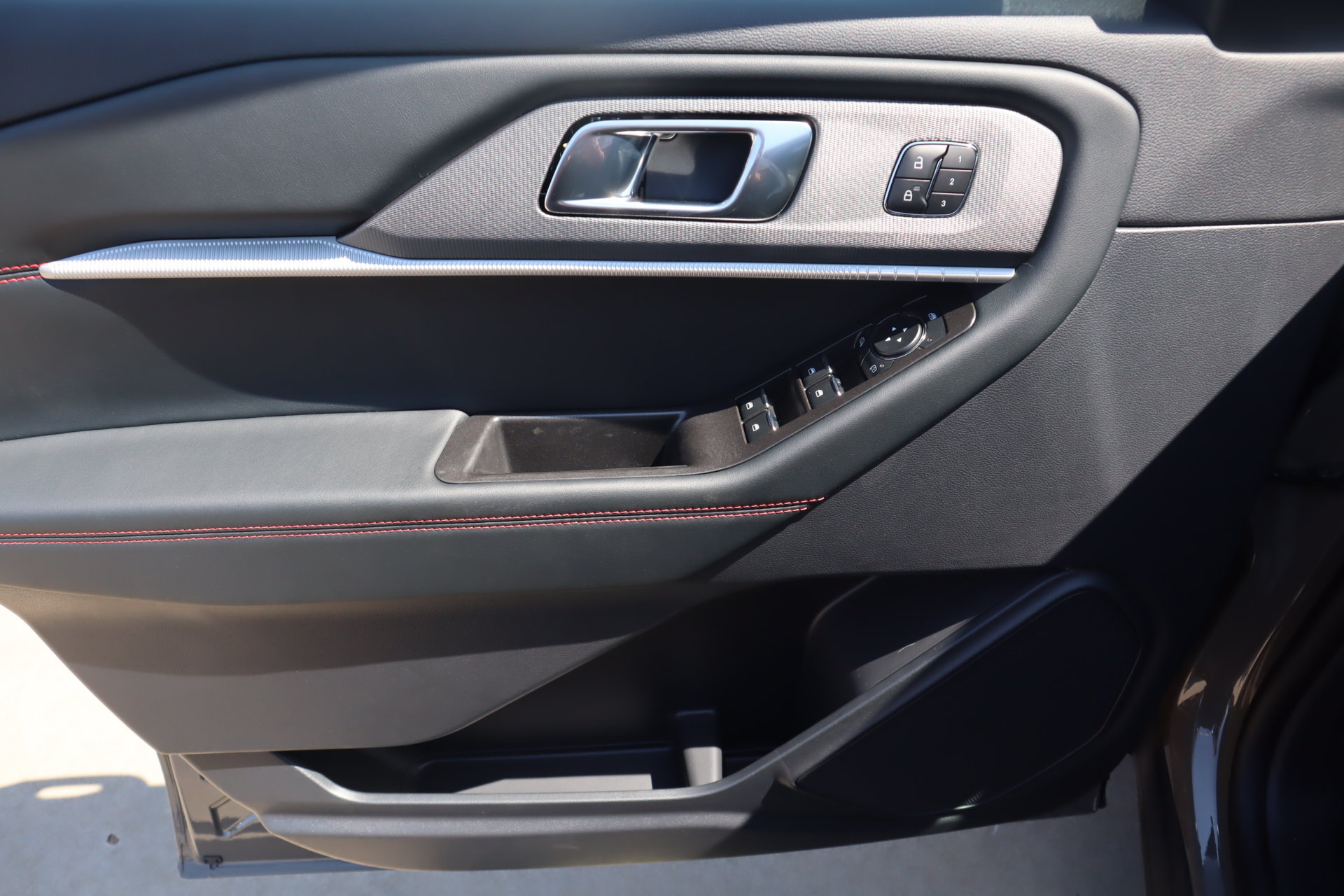 New 2026 Ford Explorer ST-Line w/ ST-Line Street Pack AWD/4WD image 19