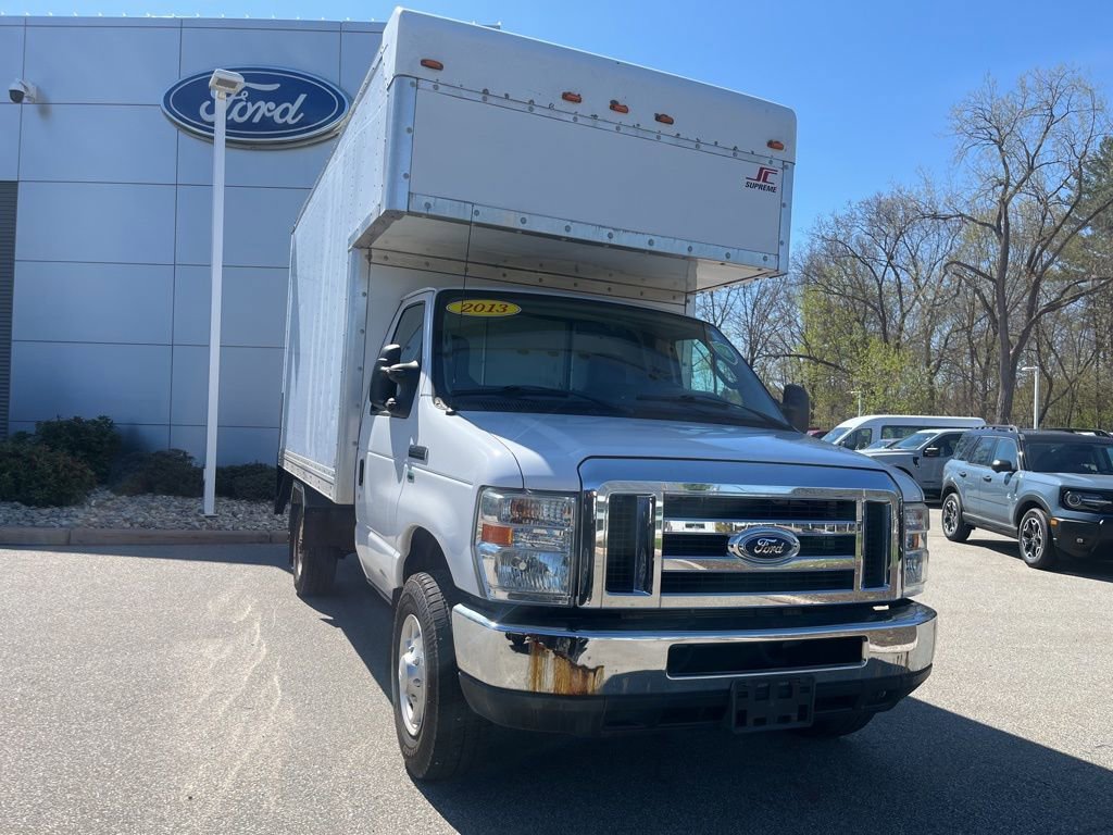 Used 2013 Ford E-350 and Econoline 350 Super Duty RWD image 2