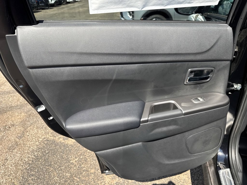 New 2027 Mitsubishi Outlander Sport SE FWD image 33