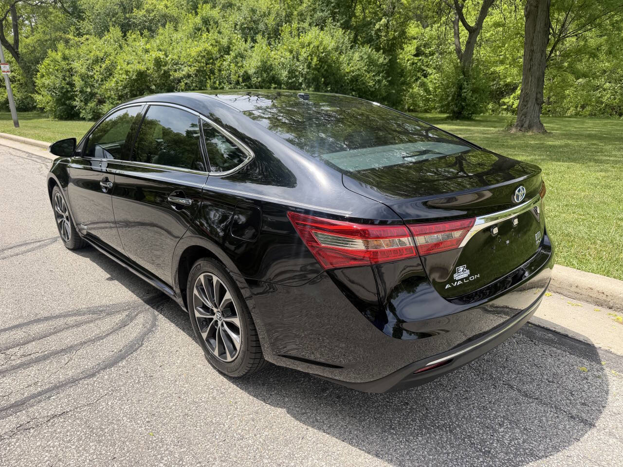 Used 2016 Toyota Avalon XLE Plus FWD image 3