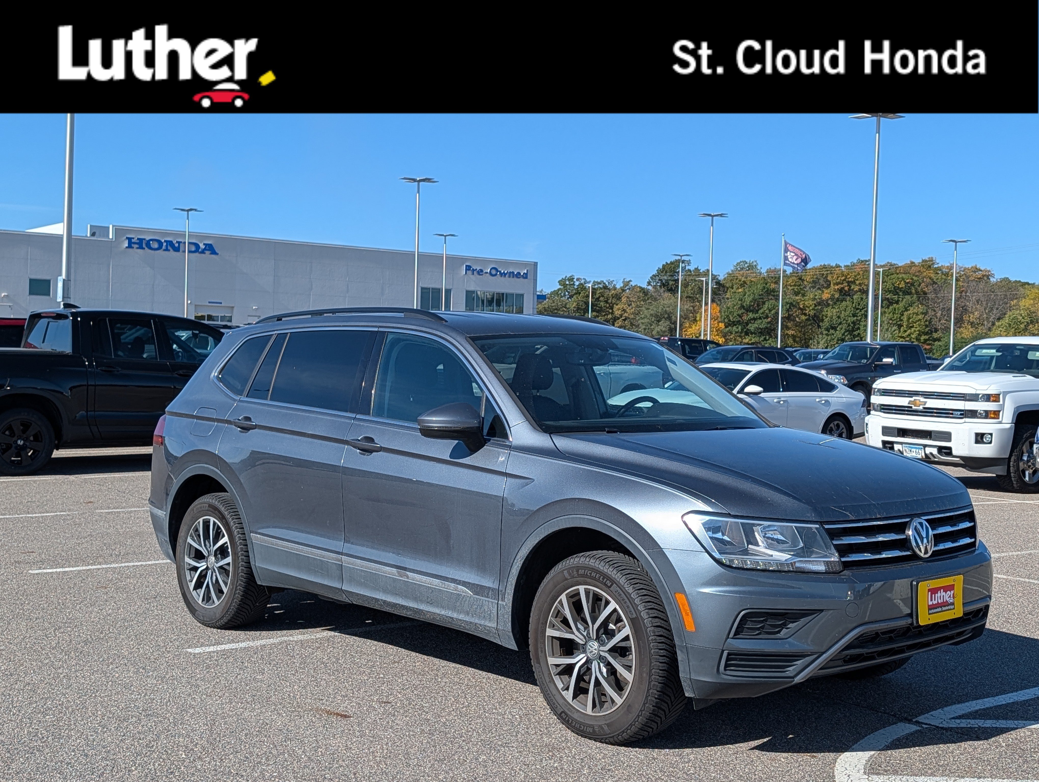 Used 2020 Volkswagen Tiguan SE AWD/4WD image 1