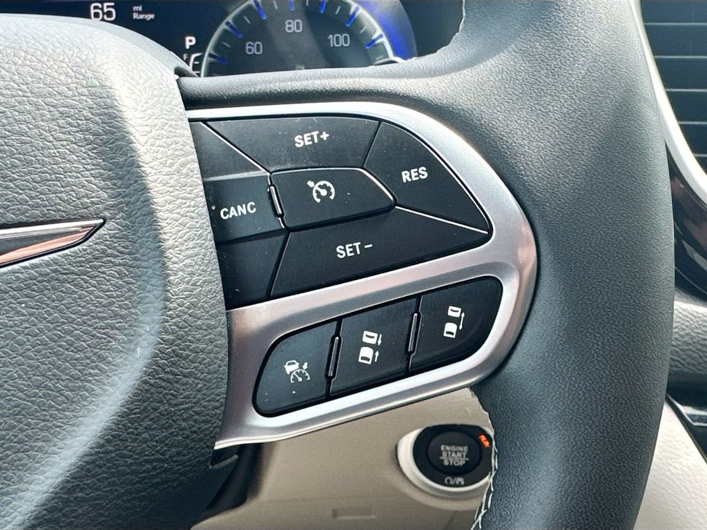 Used 2024 Chrysler Pacifica Touring-L FWD image 12