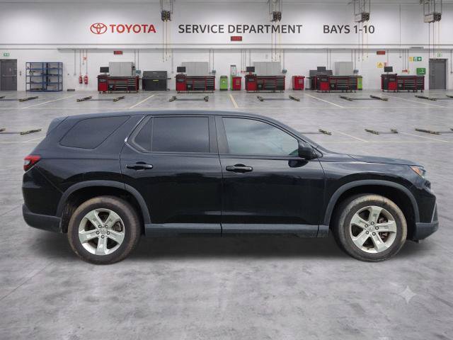 Used 2023 Honda Pilot LX image 4