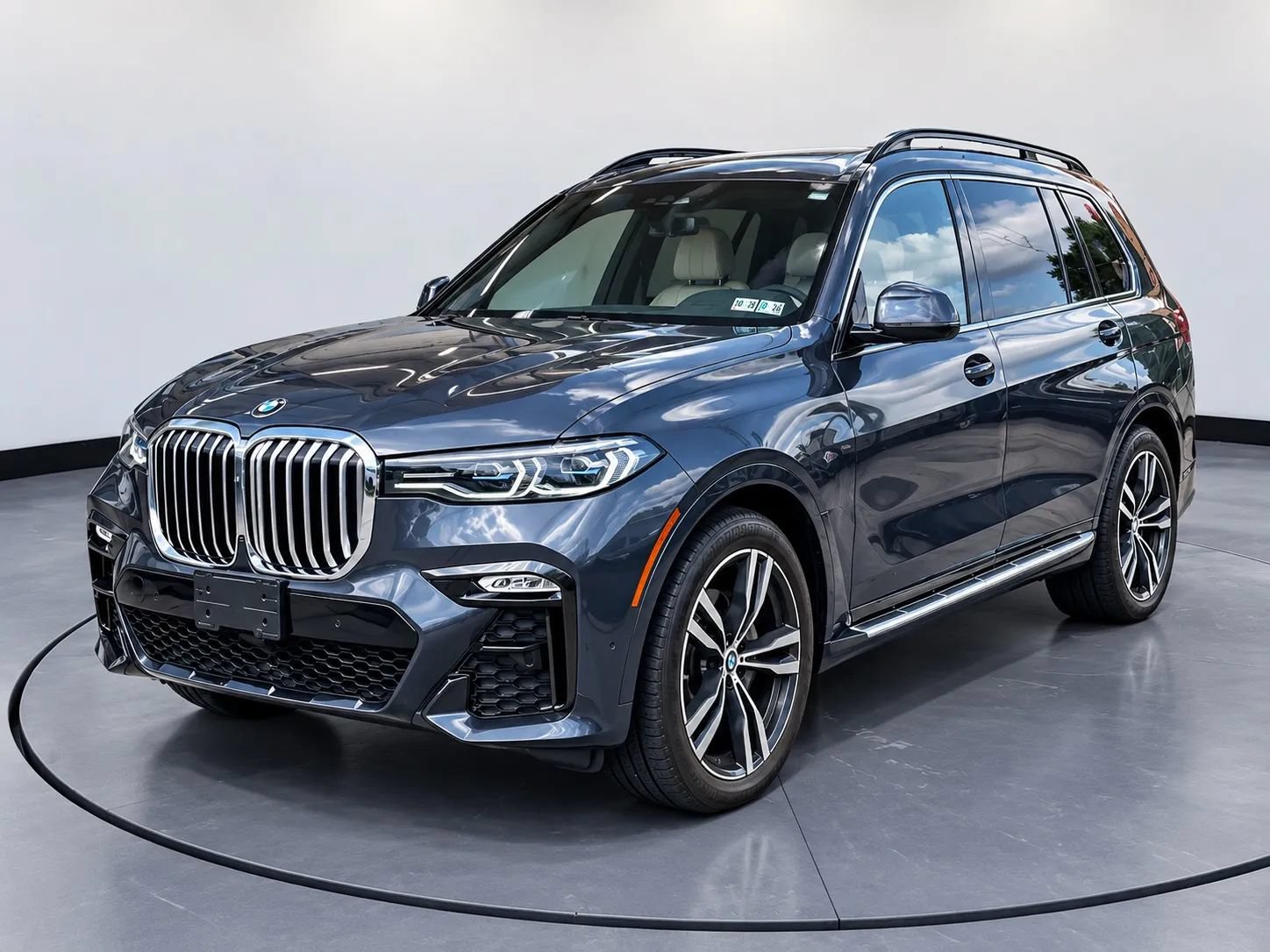 Used 2021 BMW X7 xDrive40i w/ M Sport Package AWD/4WD image 1