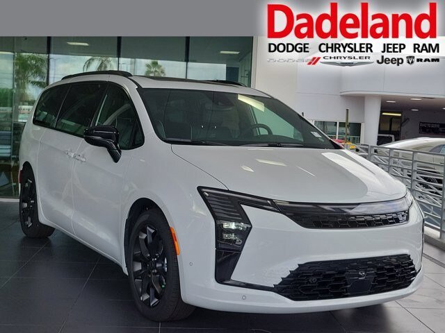 New 2027 Chrysler Pacifica Limited FWD image 1