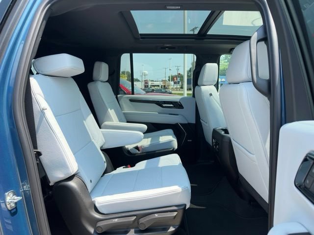 New 2026 Chevrolet Suburban Premier w/ Sun And Tow Package AWD/4WD image 13