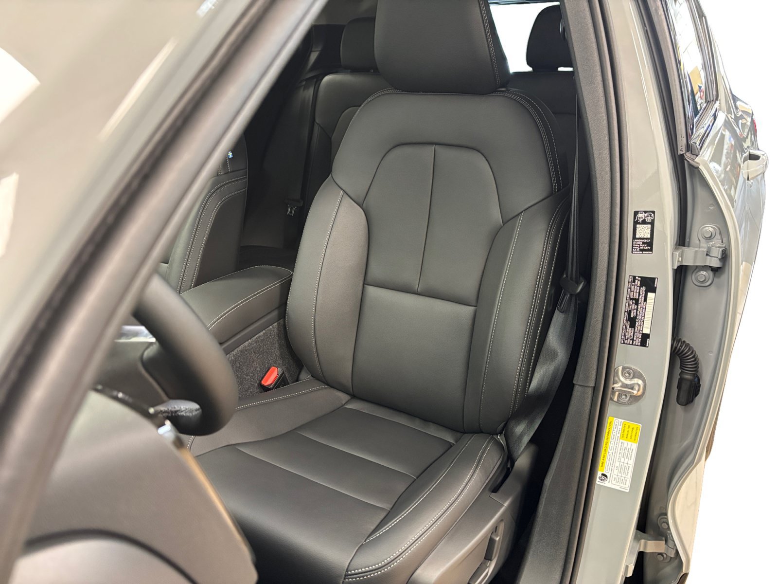 New 2026 Volvo XC40 B5 Core w/ Protection Package Premier AWD/4WD image 38