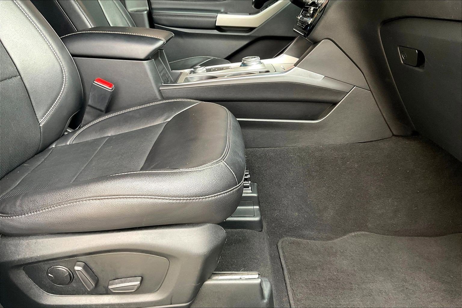 Used 2023 Ford Explorer Limited image 21