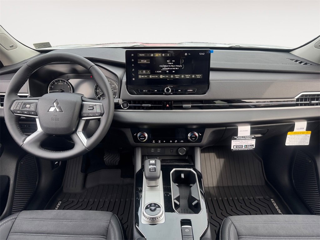 New 2025 Mitsubishi Outlander SE image 10
