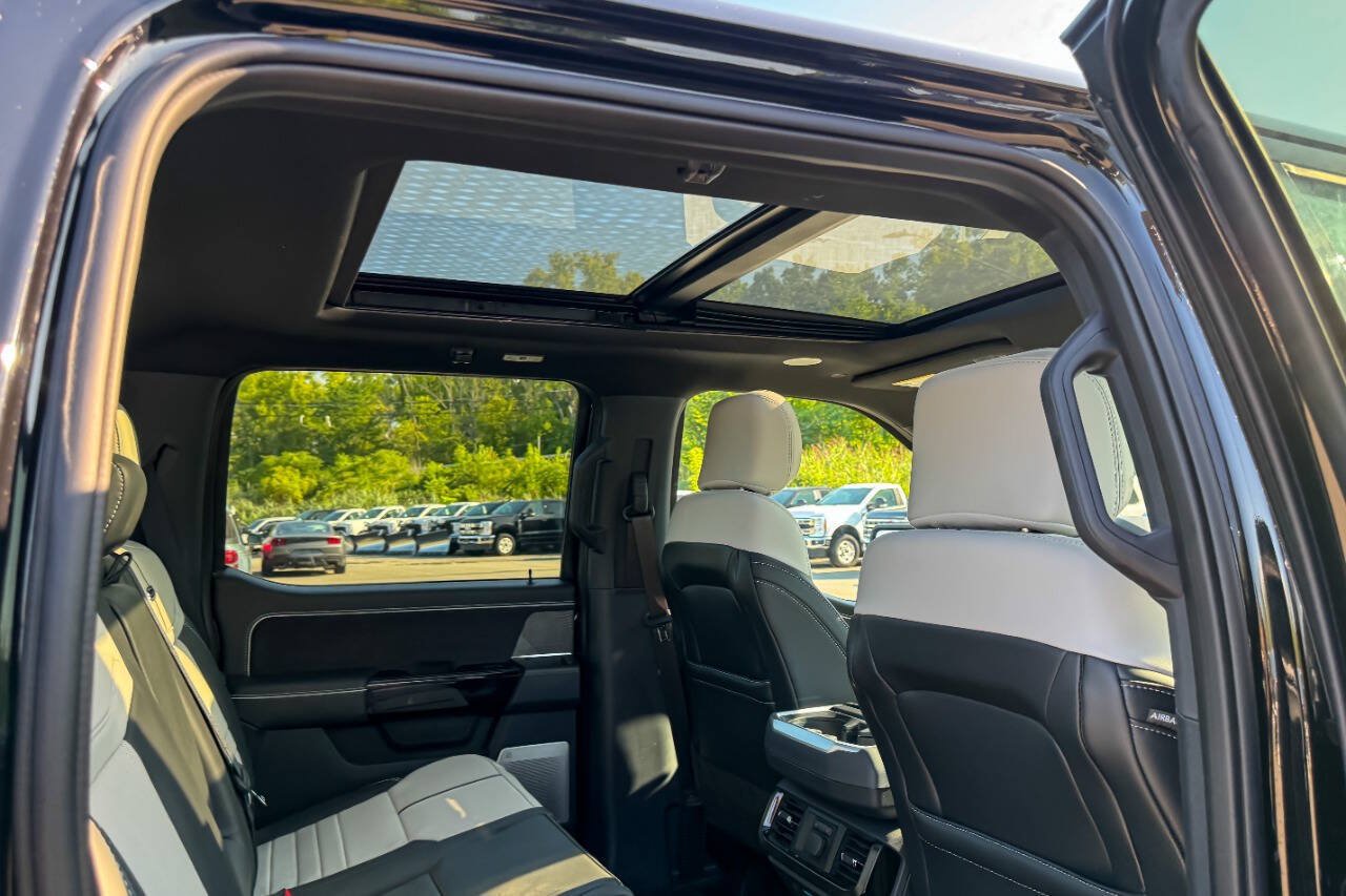 Used 2023 Ford F150 Lightning Platinum AWD/4WD image 19