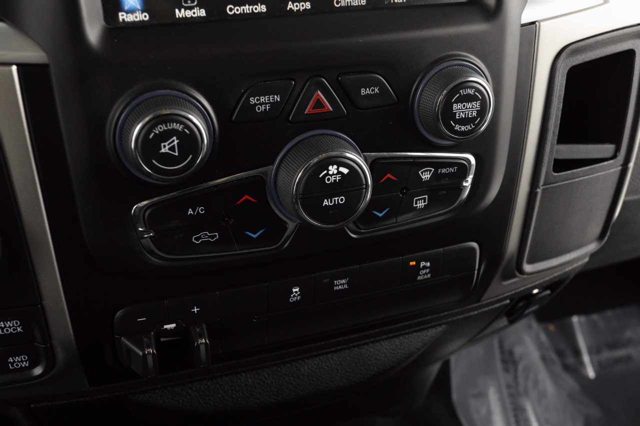 Used 2017 RAM 1500 Classic SLT w/ SLT Plus D￩cor Group image 18