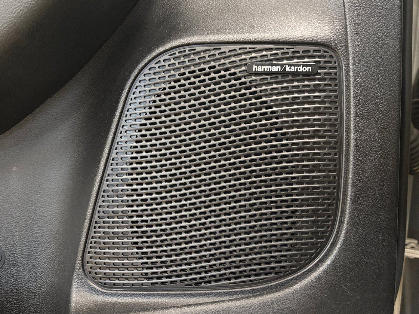 Used 2019 Chrysler Pacifica Limited w/ Advanced Safetytec Group FWD image 35