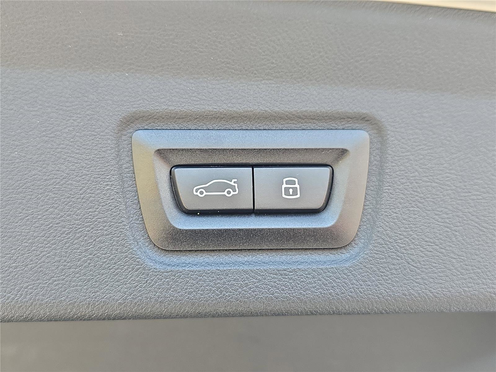 Used 2025 BMW i4 eDrive40 image 10