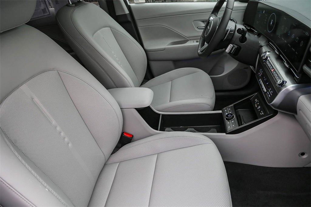 Certified 2025 Hyundai Kona Limited image 15