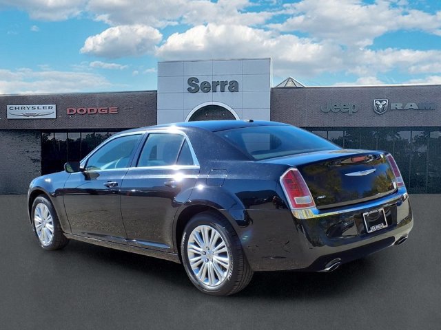 Used 2014 Chrysler 300 AWD w/ Driver Convenience Group image 5